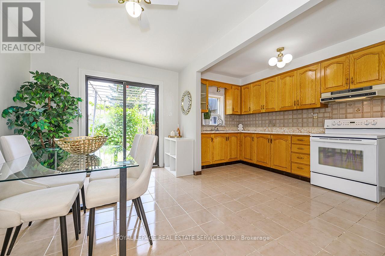 393 Glenholme Avenue, Toronto, Ontario  M6E 3E6 - Photo 18 - C12371659