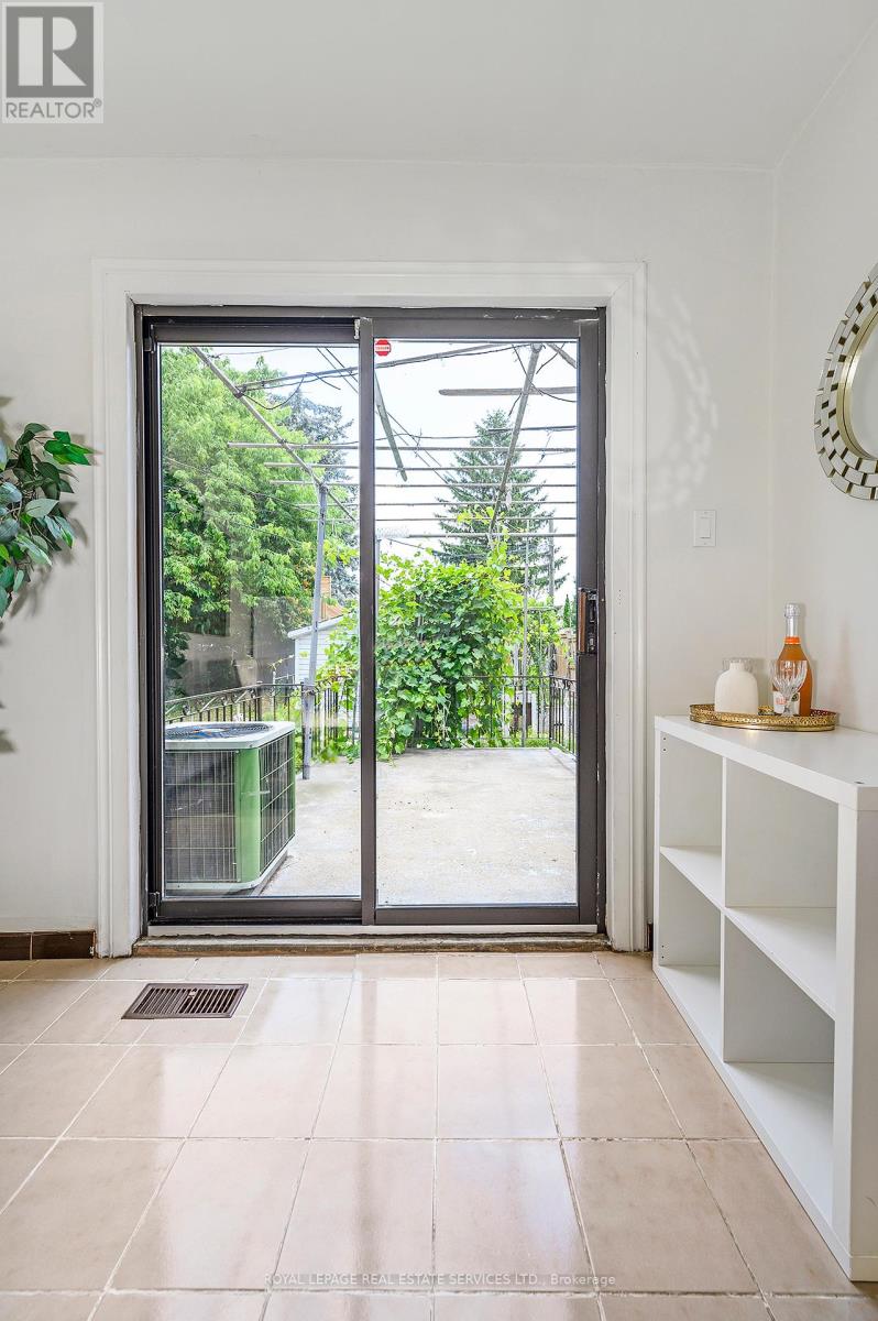 393 Glenholme Avenue, Toronto, Ontario  M6E 3E6 - Photo 20 - C12371659