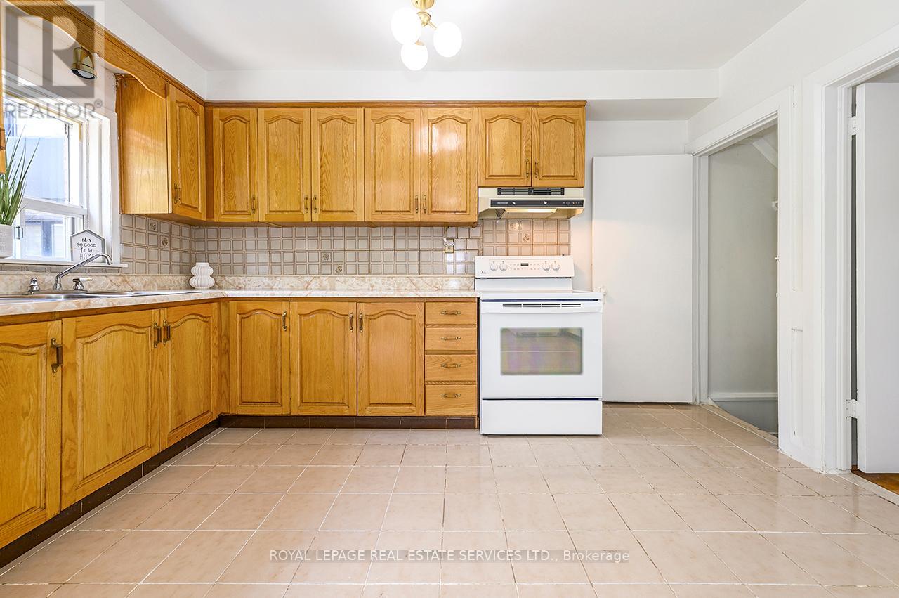 393 Glenholme Avenue, Toronto, Ontario  M6E 3E6 - Photo 22 - C12371659