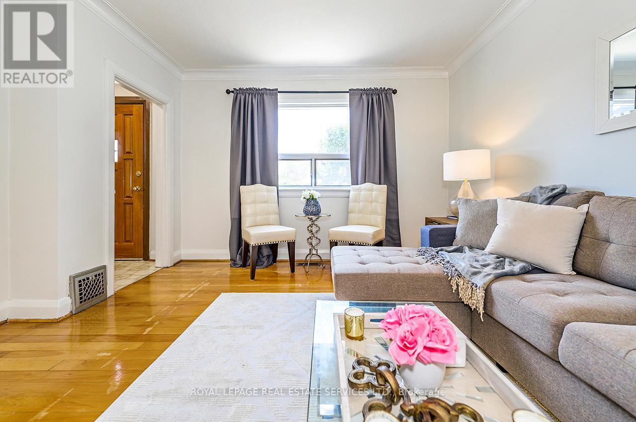 393 Glenholme Avenue, Toronto, Ontario  M6E 3E6 - Photo 24 - C12371659