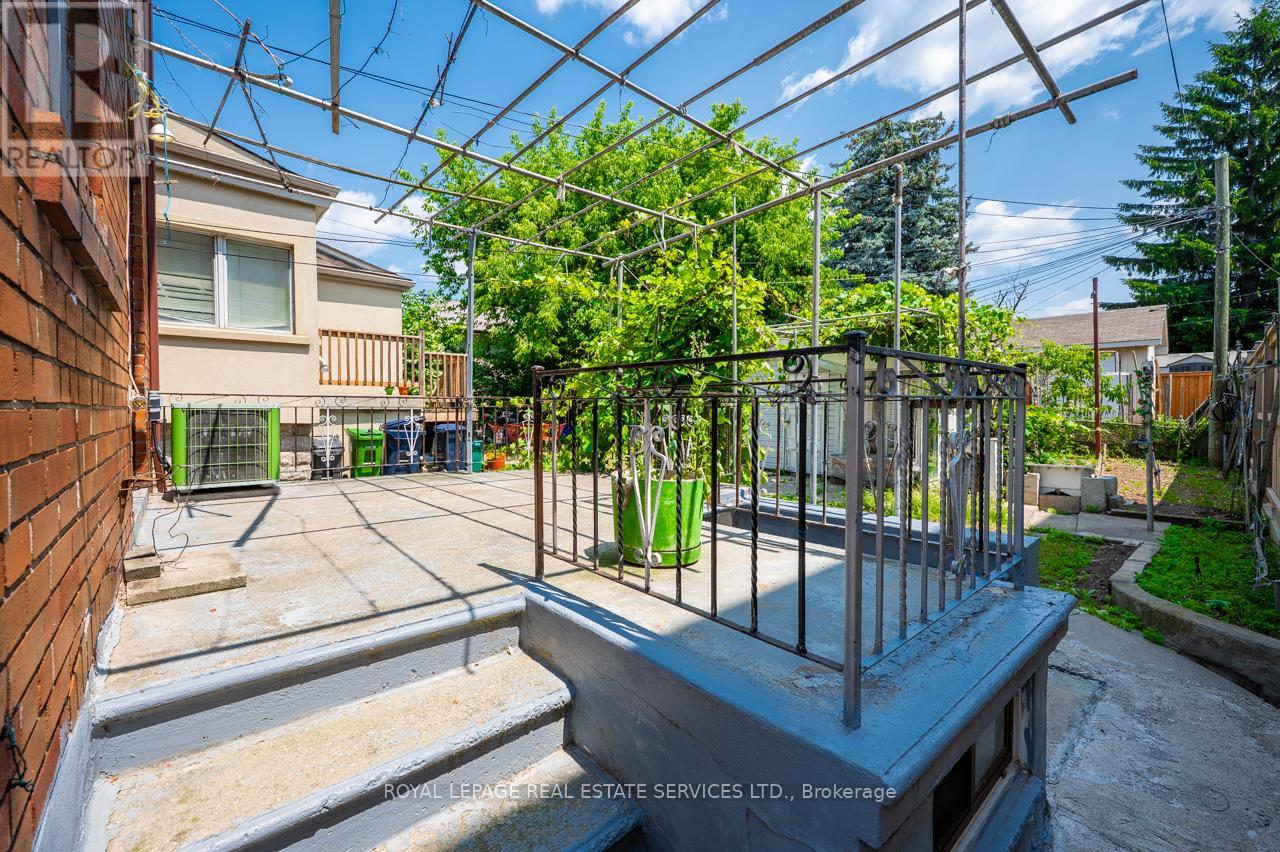 393 Glenholme Avenue, Toronto, Ontario  M6E 3E6 - Photo 30 - C12371659
