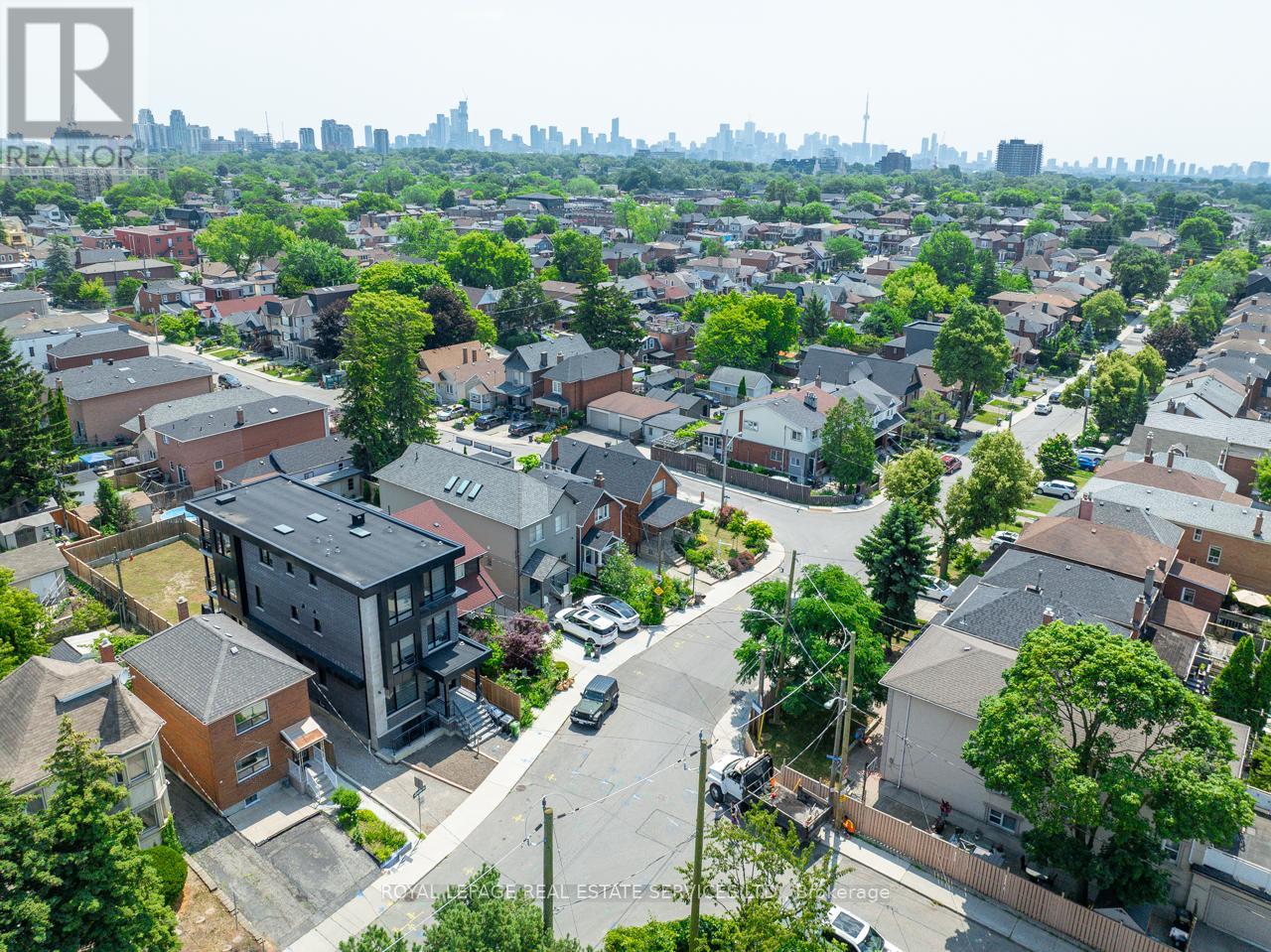 393 Glenholme Avenue, Toronto, Ontario  M6E 3E6 - Photo 33 - C12371659