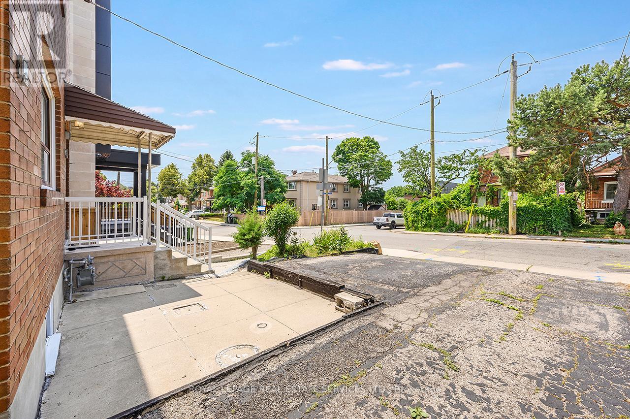 393 Glenholme Avenue, Toronto, Ontario  M6E 3E6 - Photo 7 - C12371659