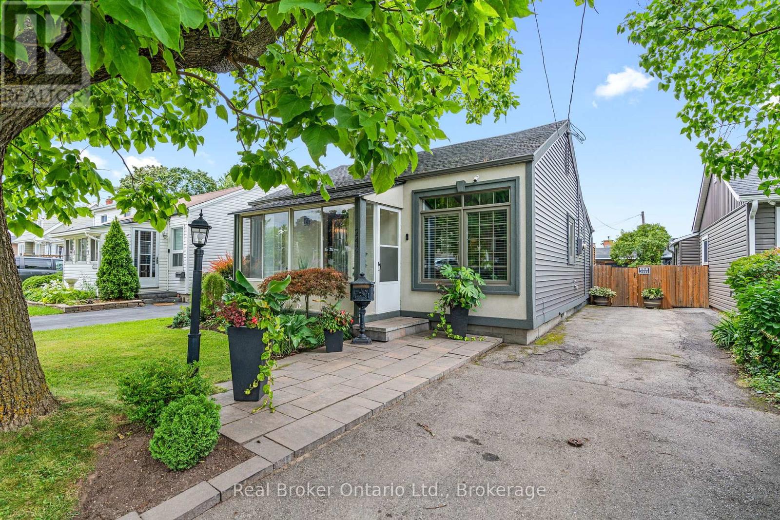 243 Adeline Avenue, Hamilton, Ontario  L8H 5T9 - Photo 1 - X12371711