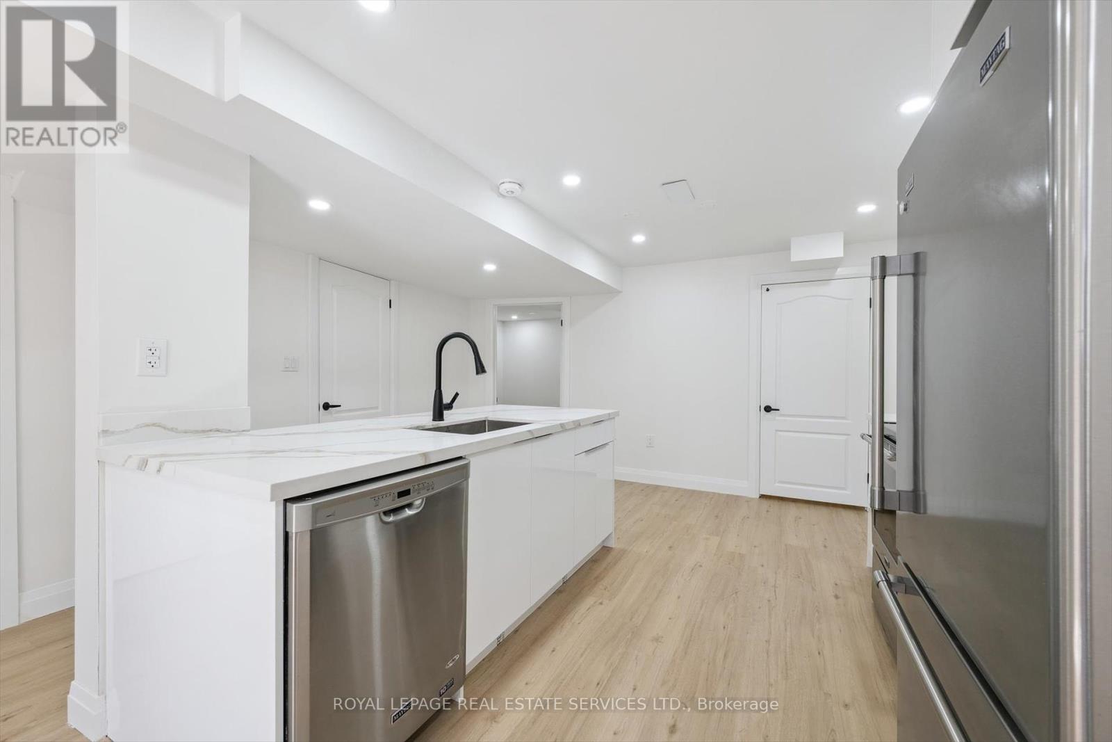 Bsmt Apt - 3872 Densbury Drive, Mississauga, Ontario  L5N 6Y9 - Photo 11 - W12371706