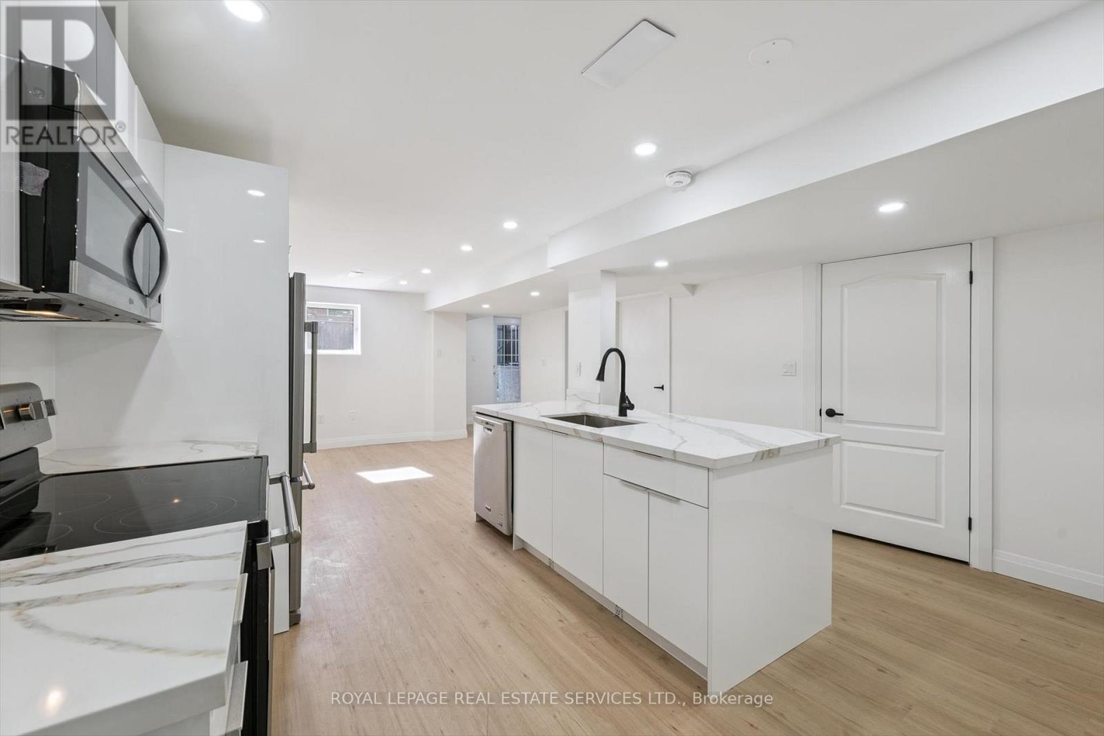 Bsmt Apt - 3872 Densbury Drive, Mississauga, Ontario  L5N 6Y9 - Photo 12 - W12371706