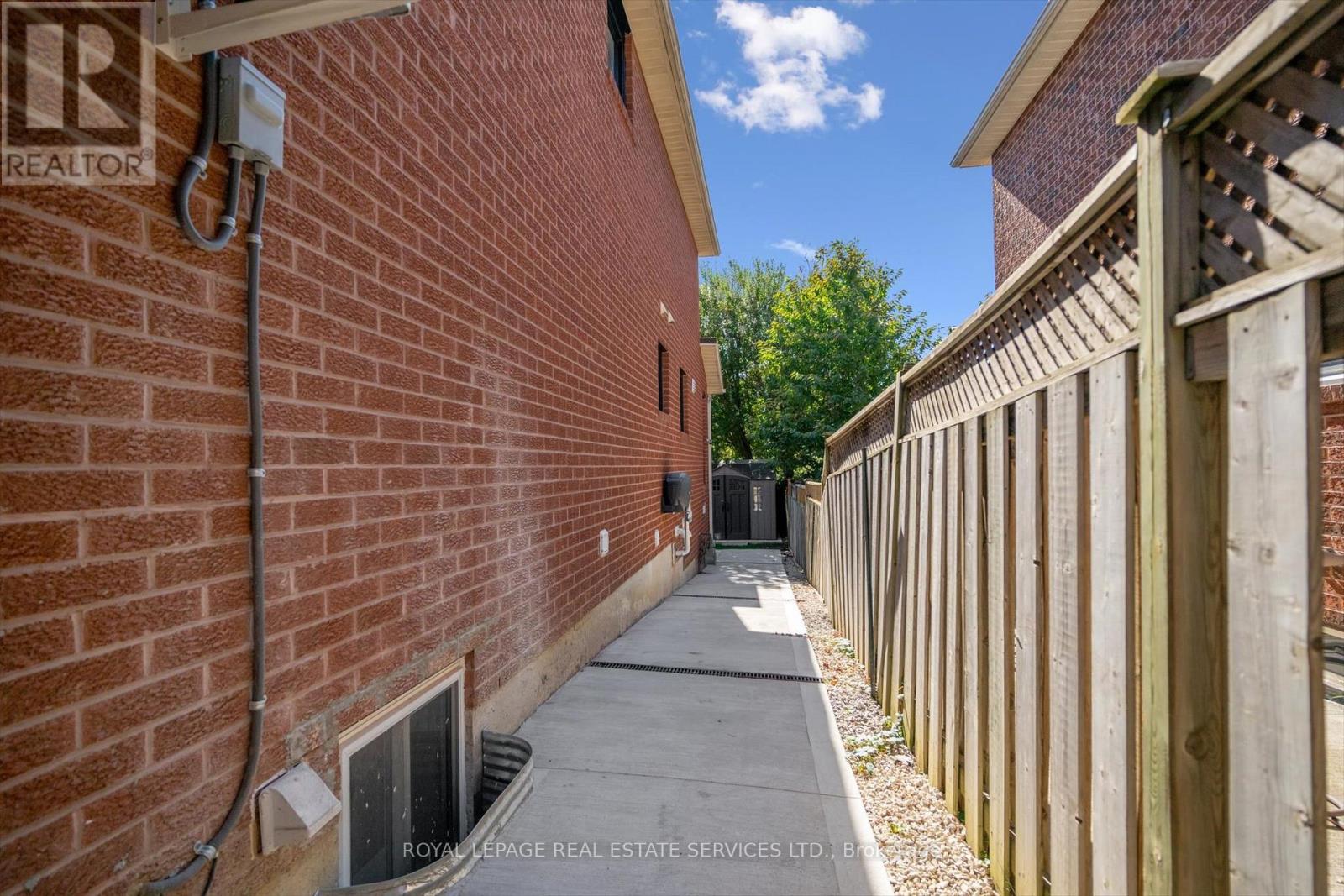 Bsmt Apt - 3872 Densbury Drive, Mississauga, Ontario  L5N 6Y9 - Photo 3 - W12371706