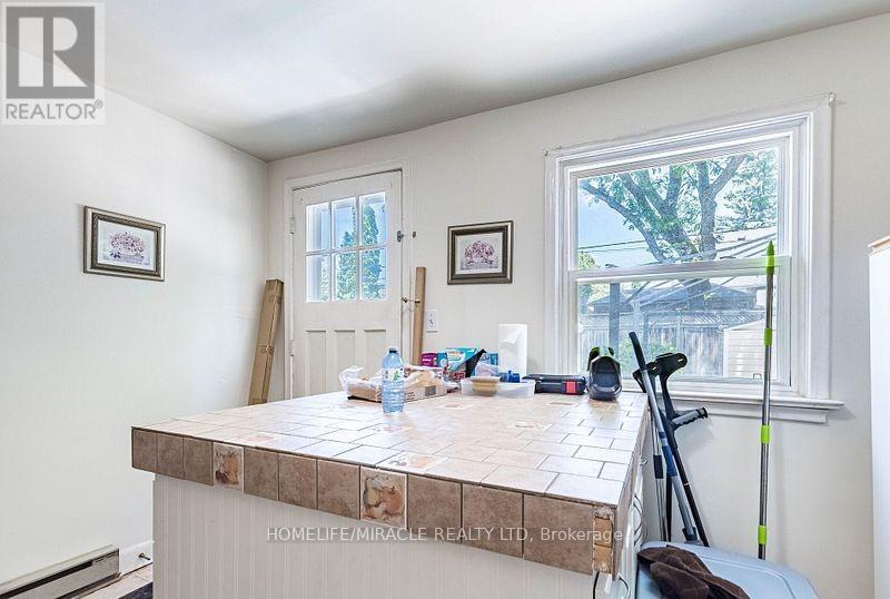 9 Crestview Avenue, Brampton, Ontario  L6R 2R7 - Photo 16 - W12371707