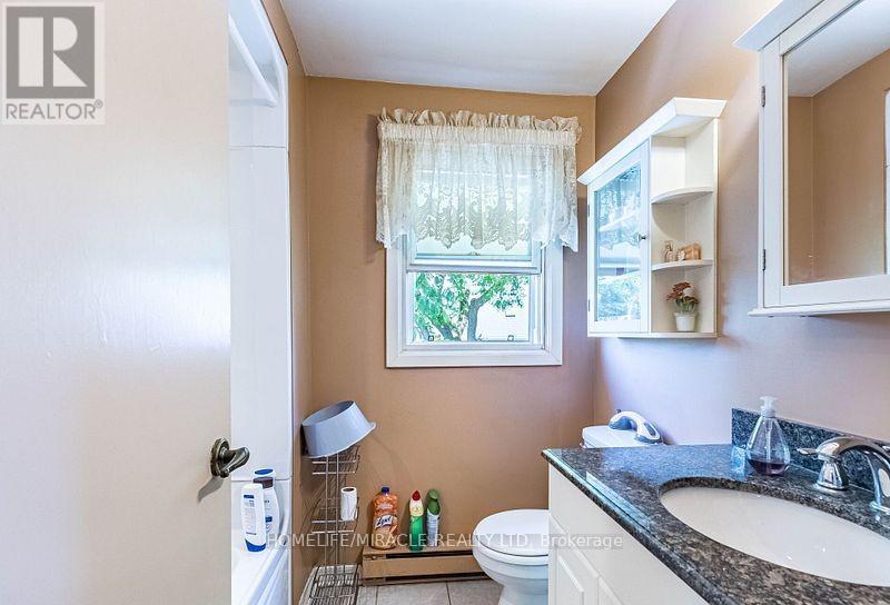 9 Crestview Avenue, Brampton, Ontario  L6R 2R7 - Photo 18 - W12371707