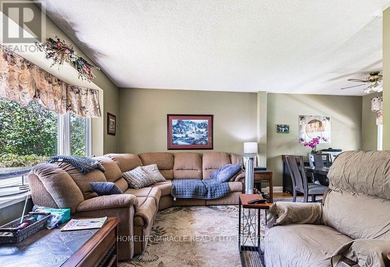 9 Crestview Avenue, Brampton, Ontario  L6R 2R7 - Photo 7 - W12371707