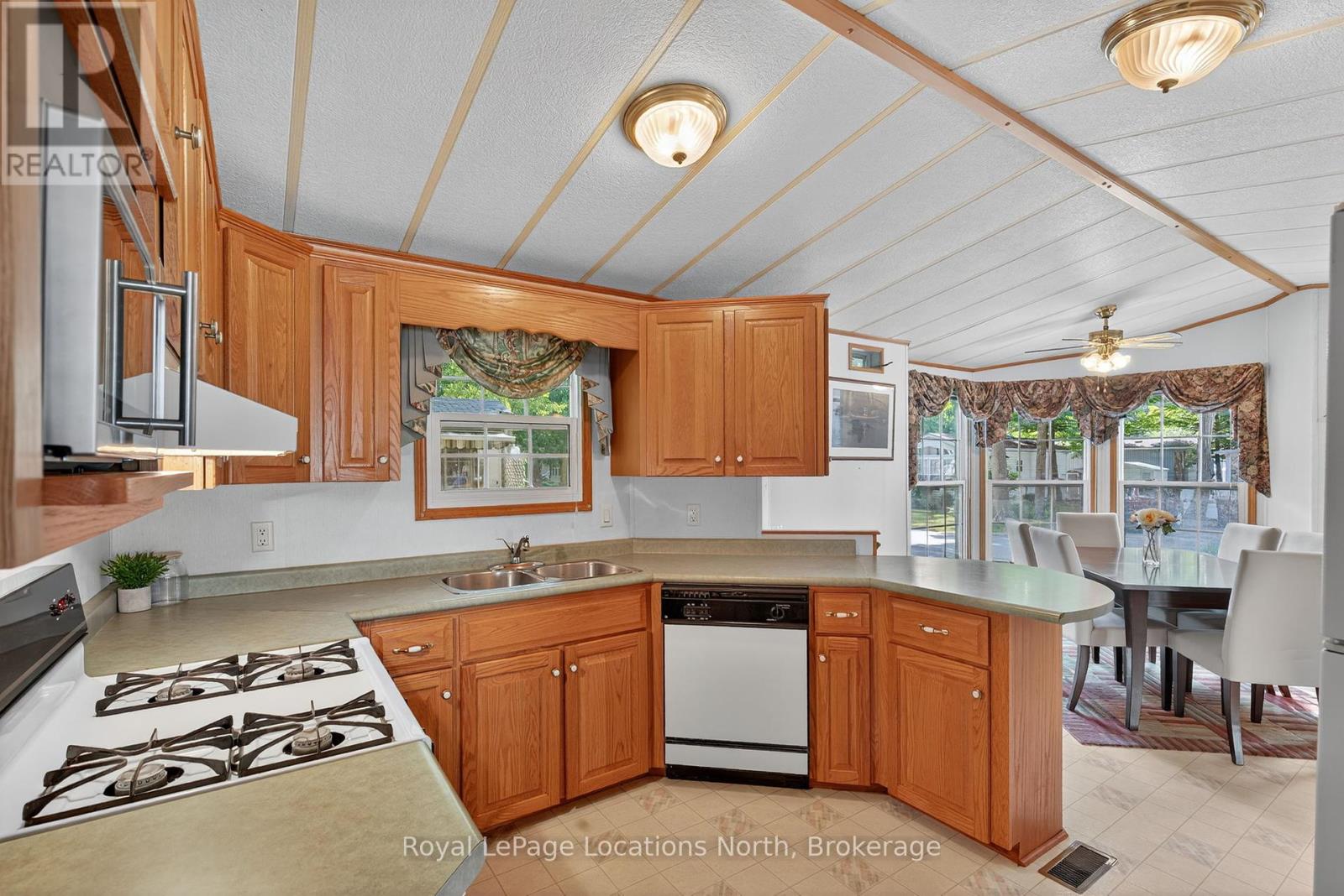 35 The Boardwalk, Wasaga Beach, Ontario  L9Z 3A8 - Photo 21 - S12348263