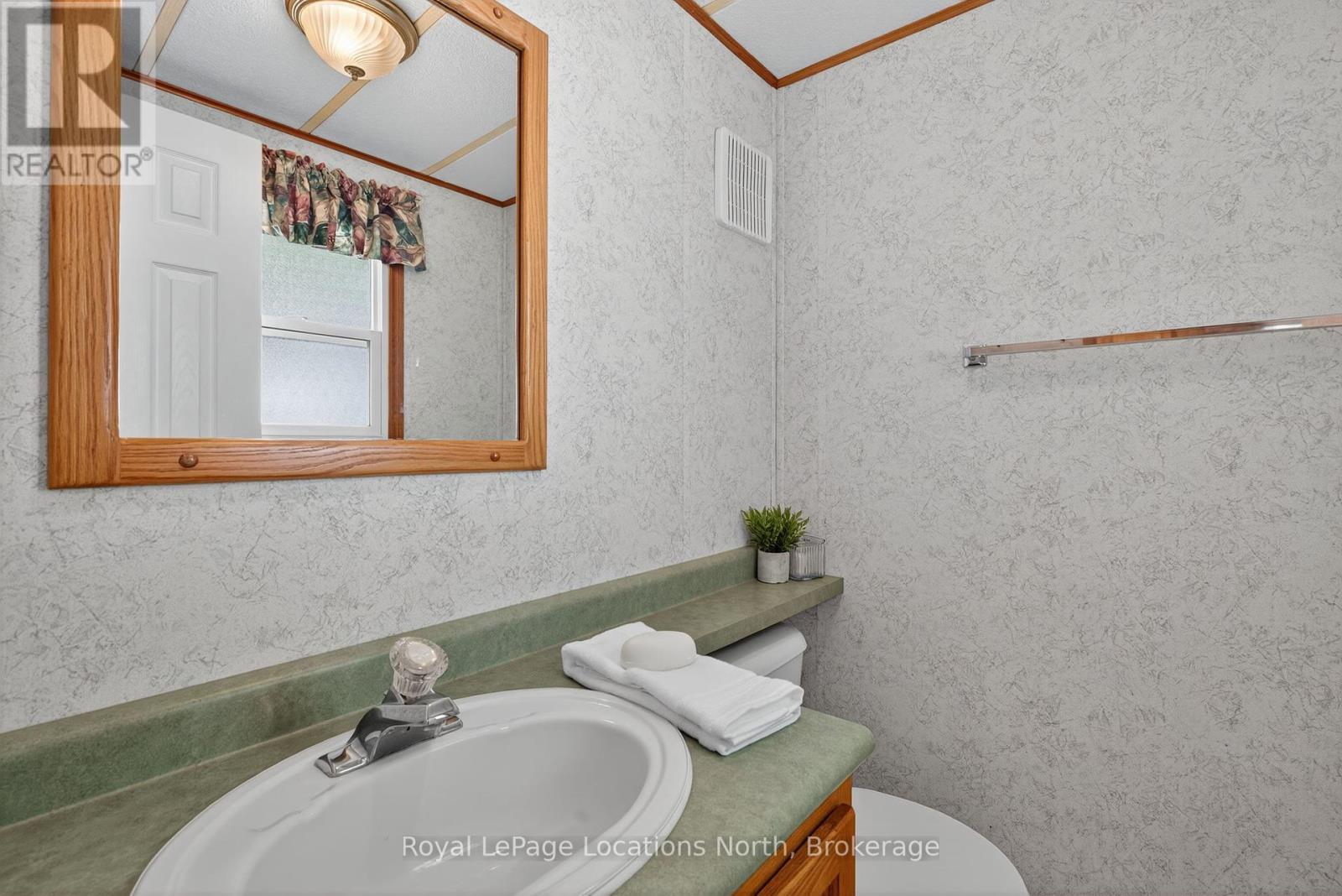 35 The Boardwalk, Wasaga Beach, Ontario  L9Z 3A8 - Photo 32 - S12348263
