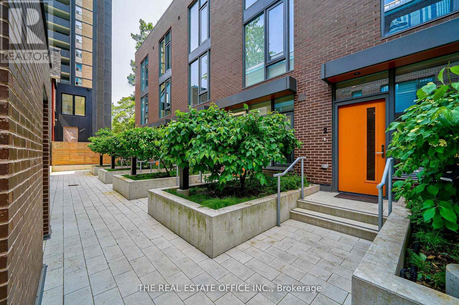 TH 2 - 33 DUNDONALD STREET S, Toronto, Ontario