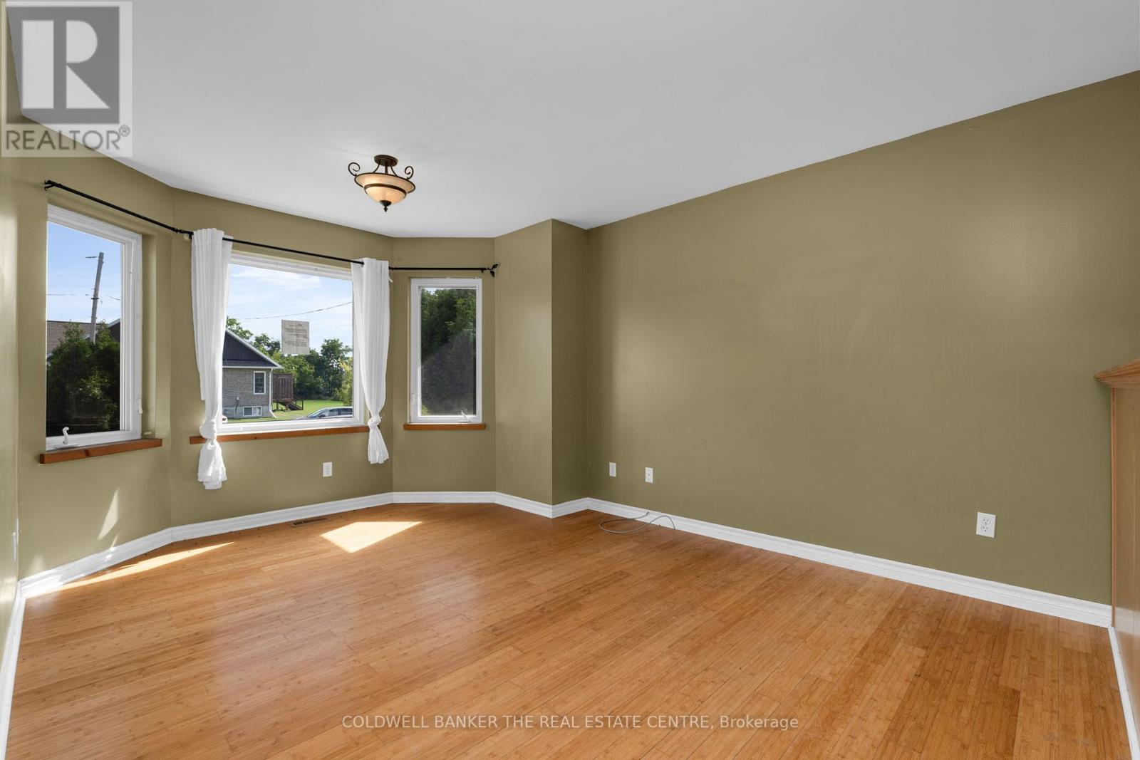 96 Elm Street, Kawartha Lakes, Ontario  K0M 2T0 - Photo 11 - X12369698