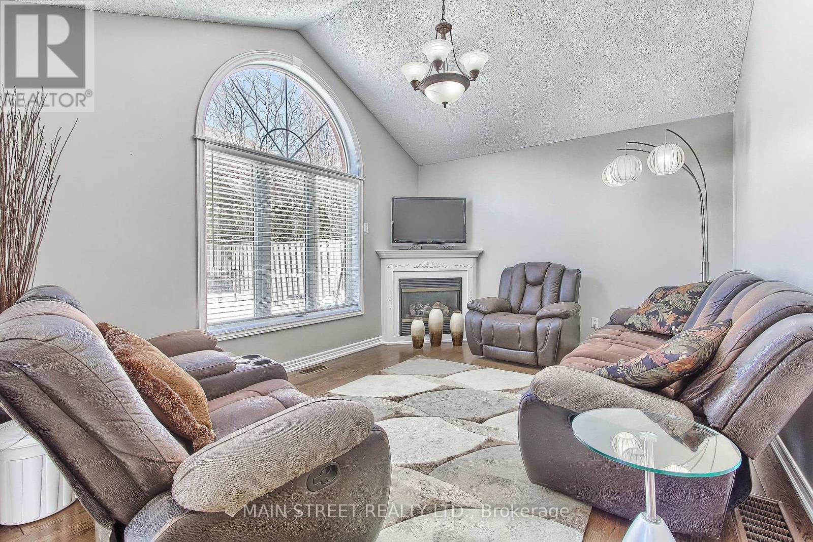 46 Silverstone Crescent, Georgina, Ontario  L4P 4A4 - Photo 19 - N12371733