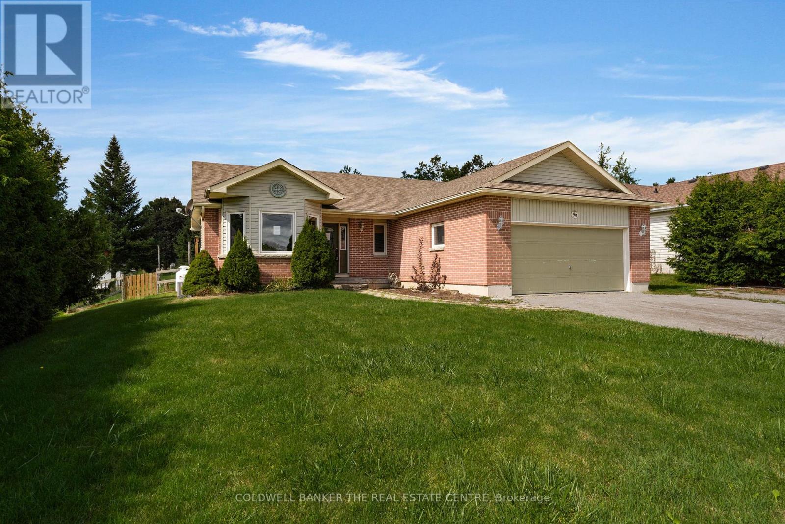 96 Elm Street, Kawartha Lakes, Ontario  K0M 2T0 - Photo 2 - X12369698