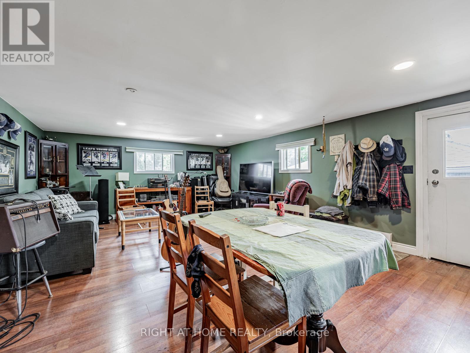 1 Maple Grove Street, Whitchurch-Stouffville, Ontario  L4A 7X3 - Photo 33 - N12371769