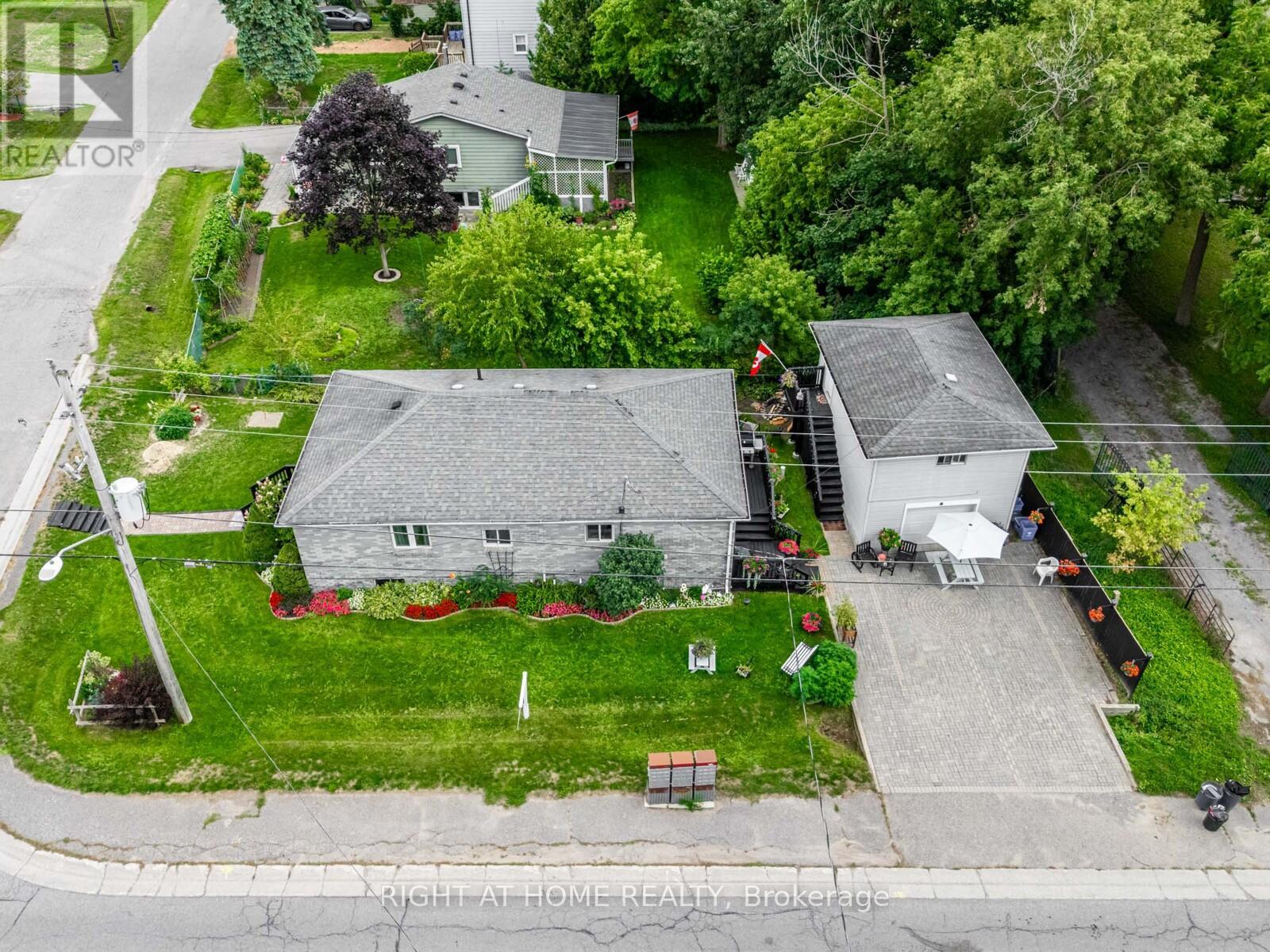 1 Maple Grove Street, Whitchurch-Stouffville, Ontario  L4A 7X3 - Photo 34 - N12371769