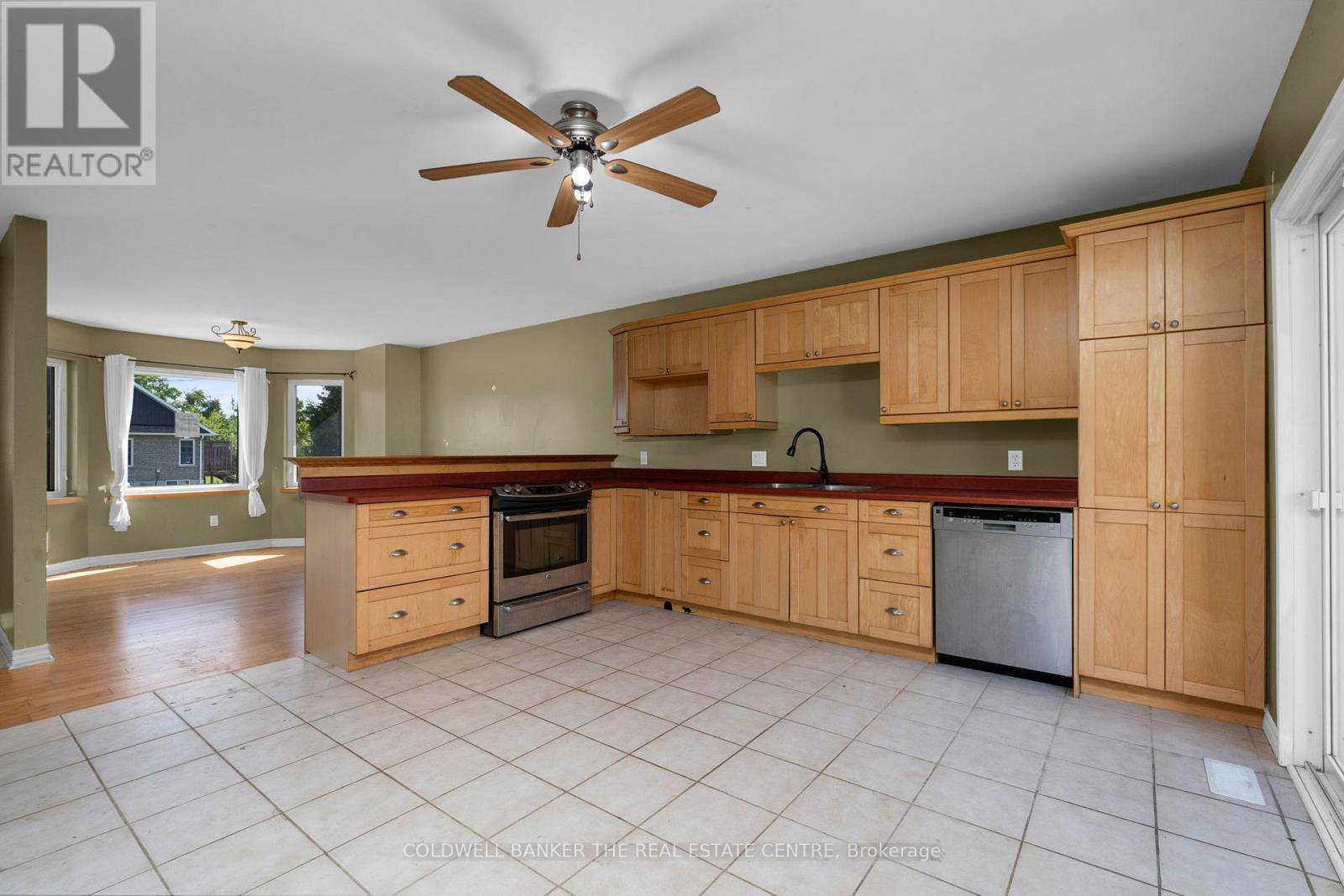 96 Elm Street, Kawartha Lakes, Ontario  K0M 2T0 - Photo 12 - X12369698