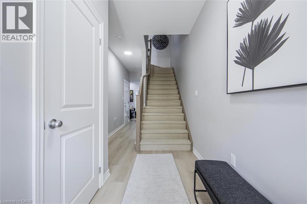 52 Sentinel Lane, Hamilton, Ontario  L9C 0E8 - Photo 4 - 40764799
