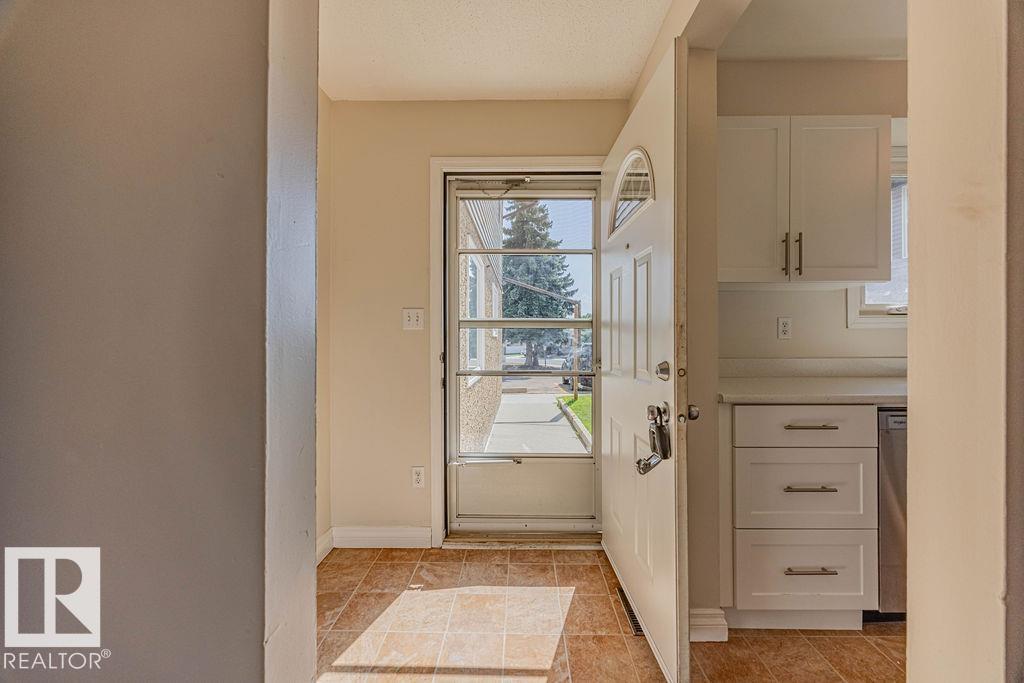 17034 100 St Nw Nw, Edmonton, Alberta  T5J 0N3 - Photo 5 - E4455446