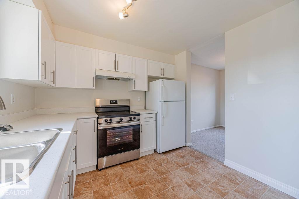 17034 100 St Nw Nw, Edmonton, Alberta  T5J 0N3 - Photo 8 - E4455446
