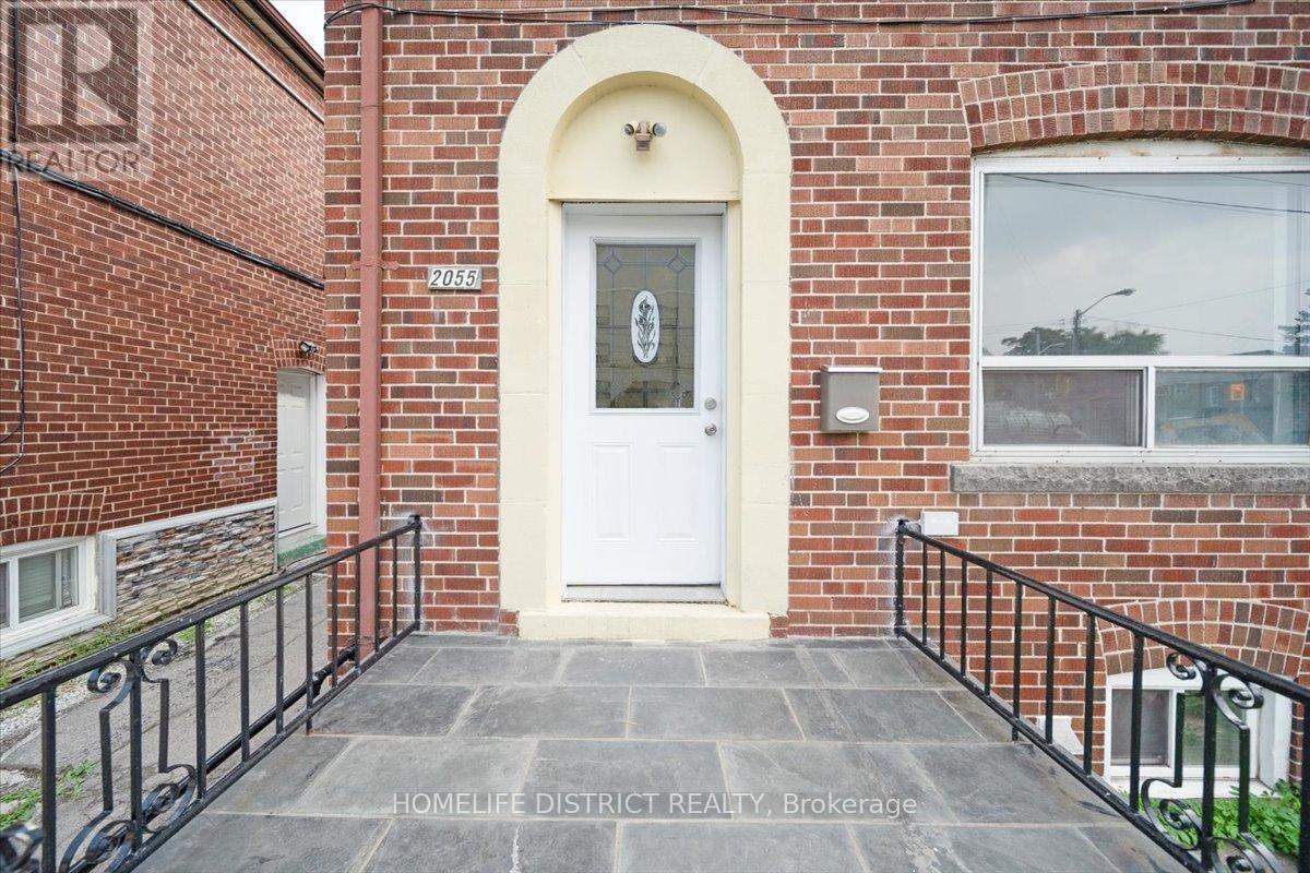 Property at 2055 EGLINTON AVENUE W image 3
