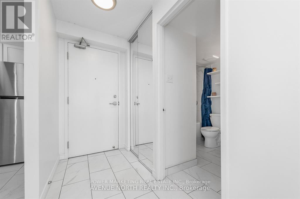 601 - 1440 Heron Road, Ottawa, Ontario  K1V 0X2 - Photo 3 - X12371801