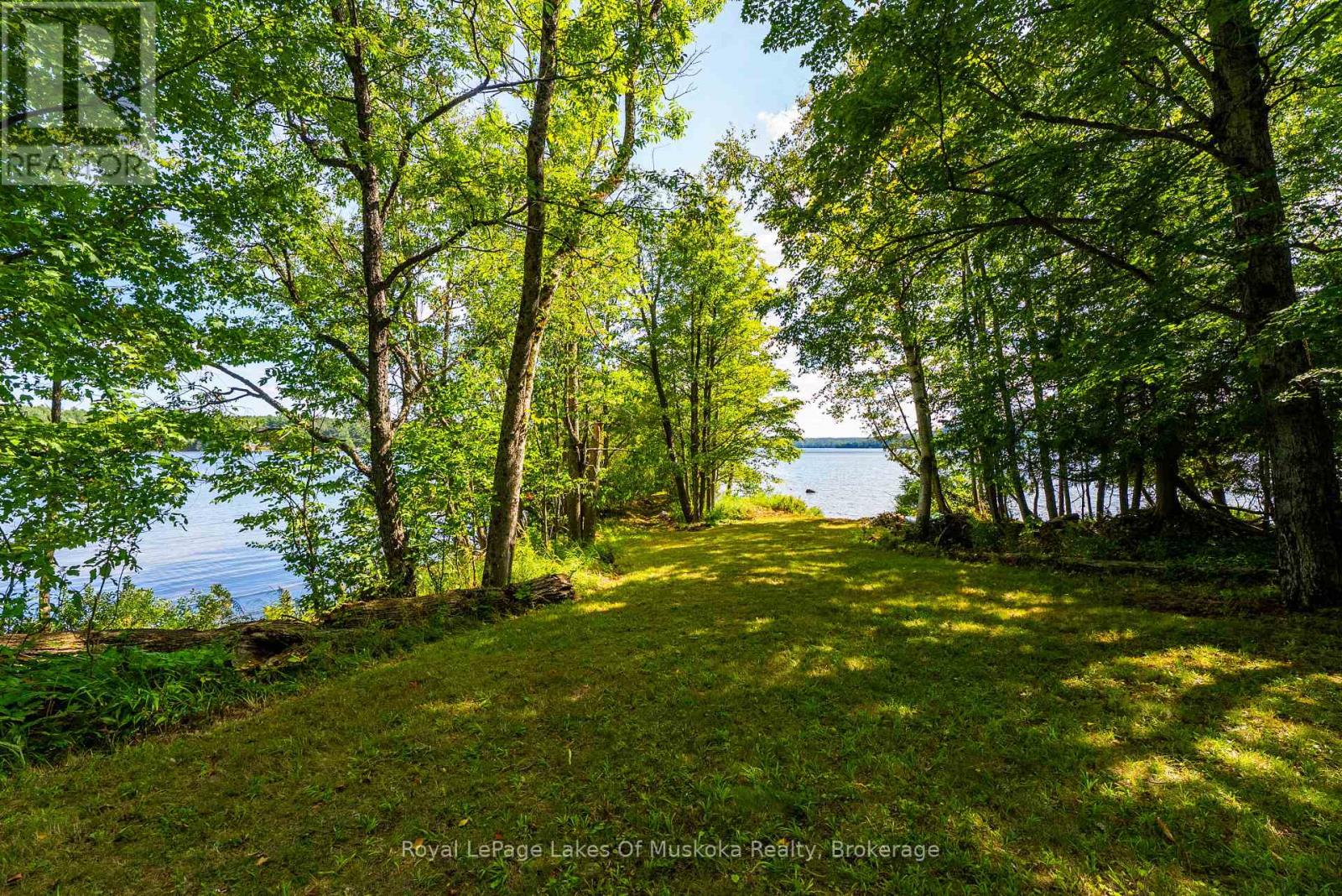 1053 Robson Lane, Lake Of Bays, Ontario  P0A 1H0 - Photo 2 - X12371838