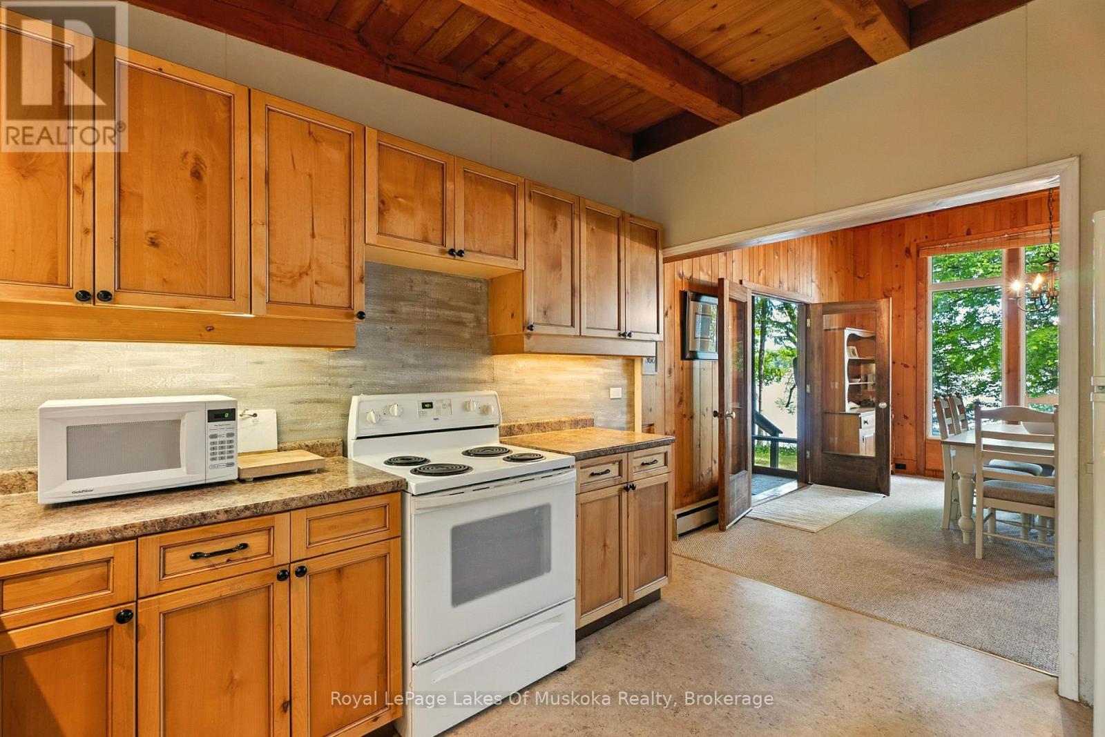 1053 Robson Lane, Lake Of Bays, Ontario  P0A 1H0 - Photo 21 - X12371838