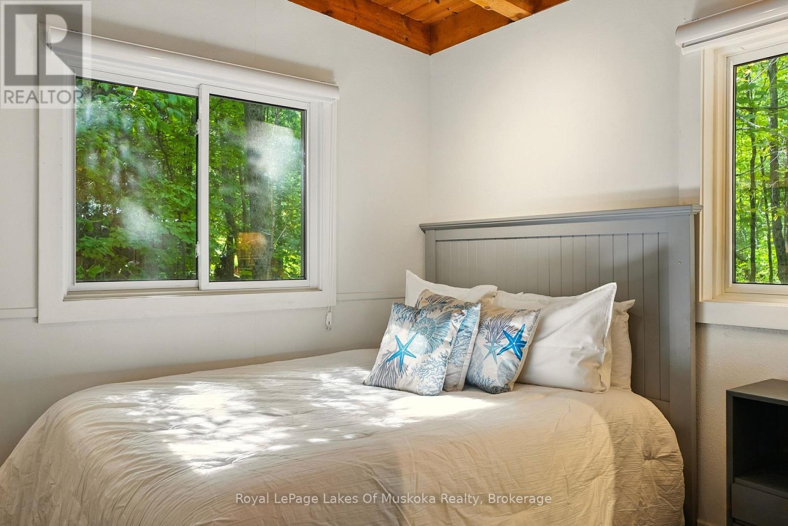 1053 Robson Lane, Lake Of Bays, Ontario  P0A 1H0 - Photo 24 - X12371838