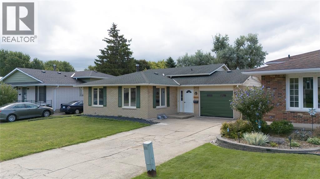 1025 Frost Avenue, Sarnia, Ontario  N7S 4G6 - Photo 2 - 25021883