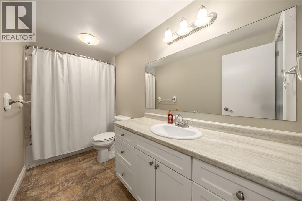 1025 Frost Avenue, Sarnia, Ontario  N7S 4G6 - Photo 13 - 25021883