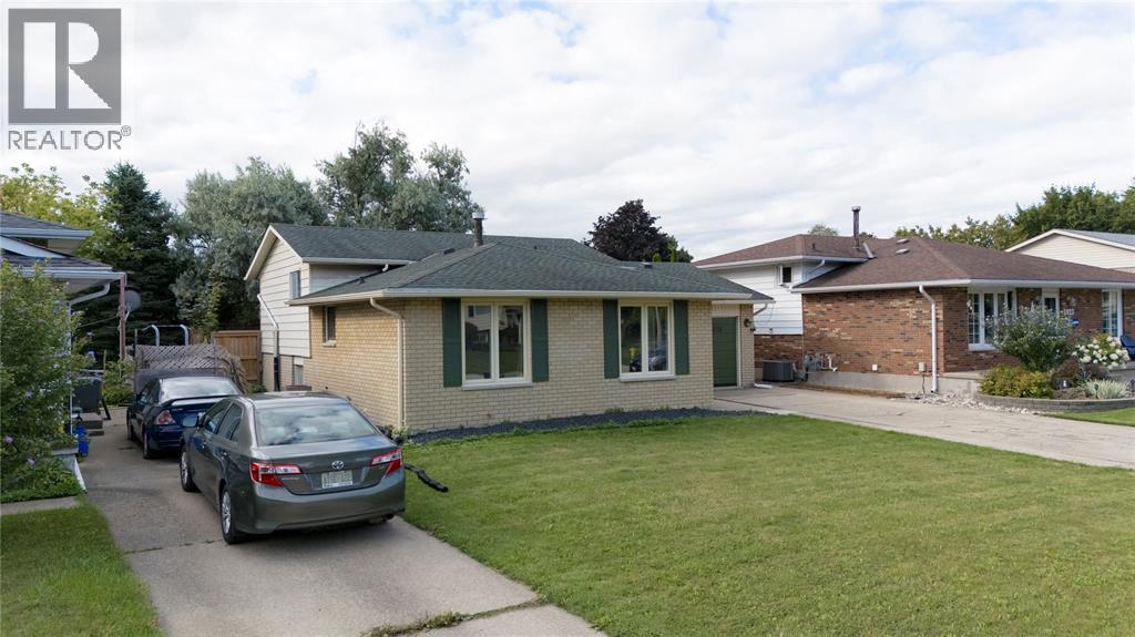 1025 Frost Avenue, Sarnia, Ontario  N7S 4G6 - Photo 3 - 25021883