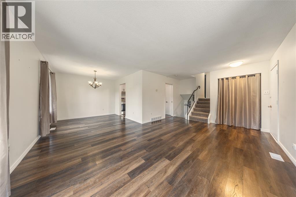 1025 Frost Avenue, Sarnia, Ontario  N7S 4G6 - Photo 4 - 25021883