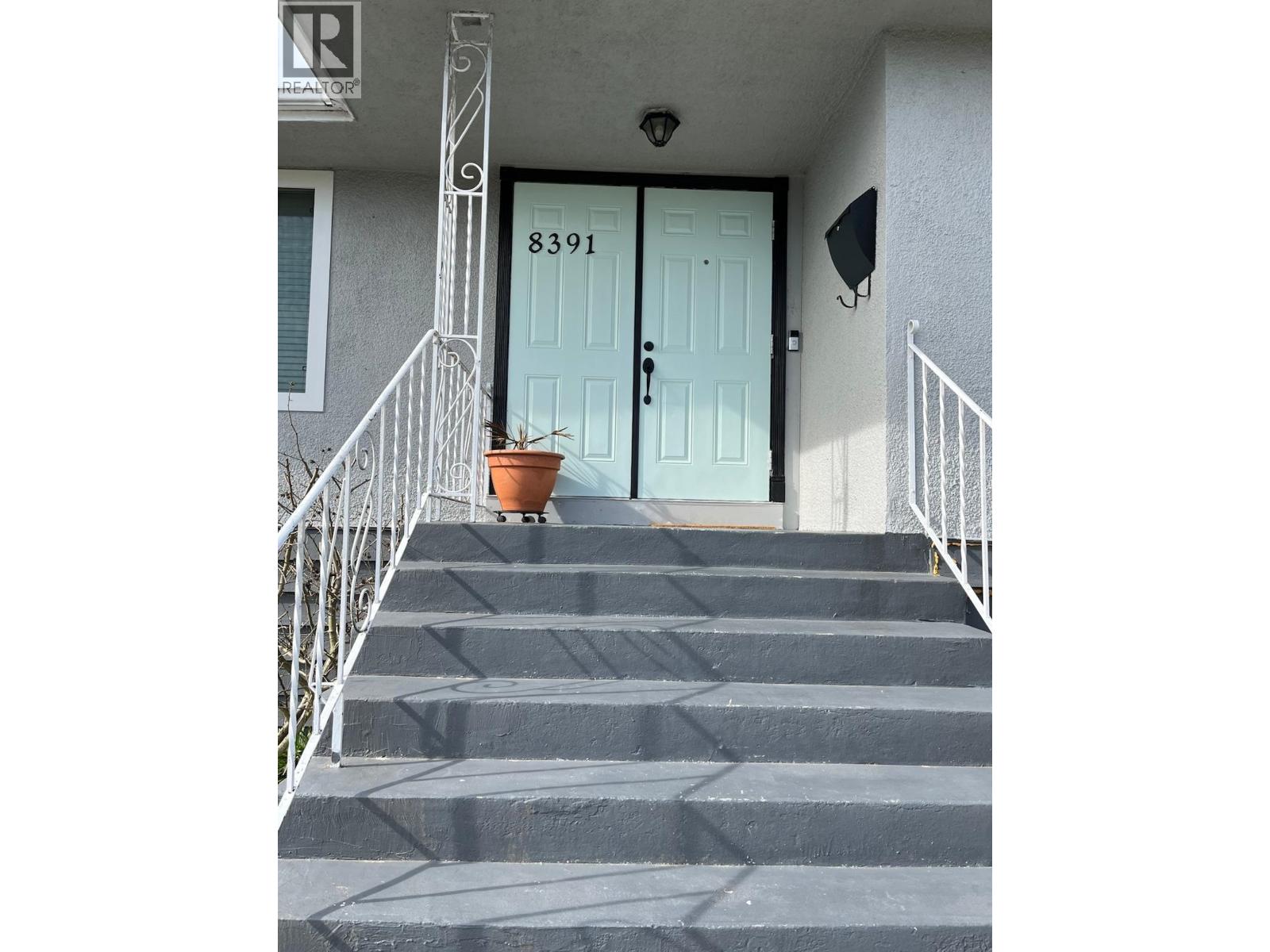 8391 11th Avenue, Burnaby, British Columbia  V3N 2P5 - Photo 3 - R3036154