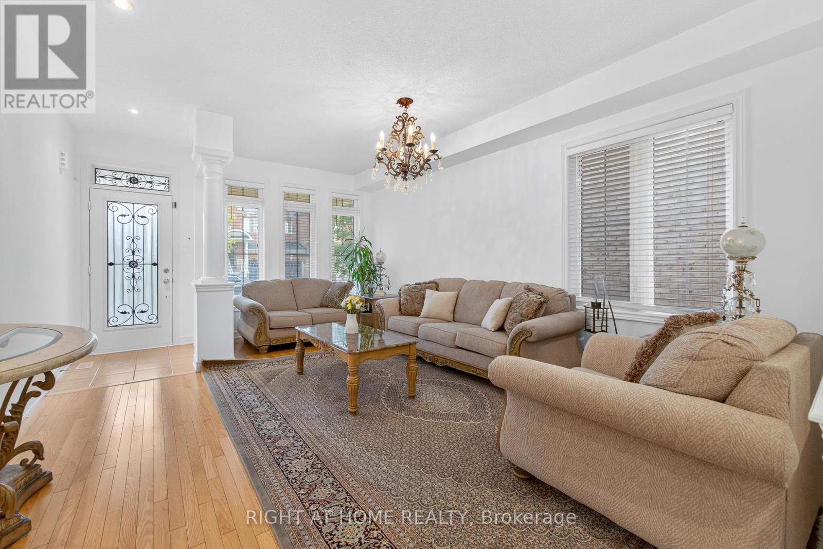 147 Betony Drive, Richmond Hill, Ontario  L4E 0P3 - Photo 6 - N12371825