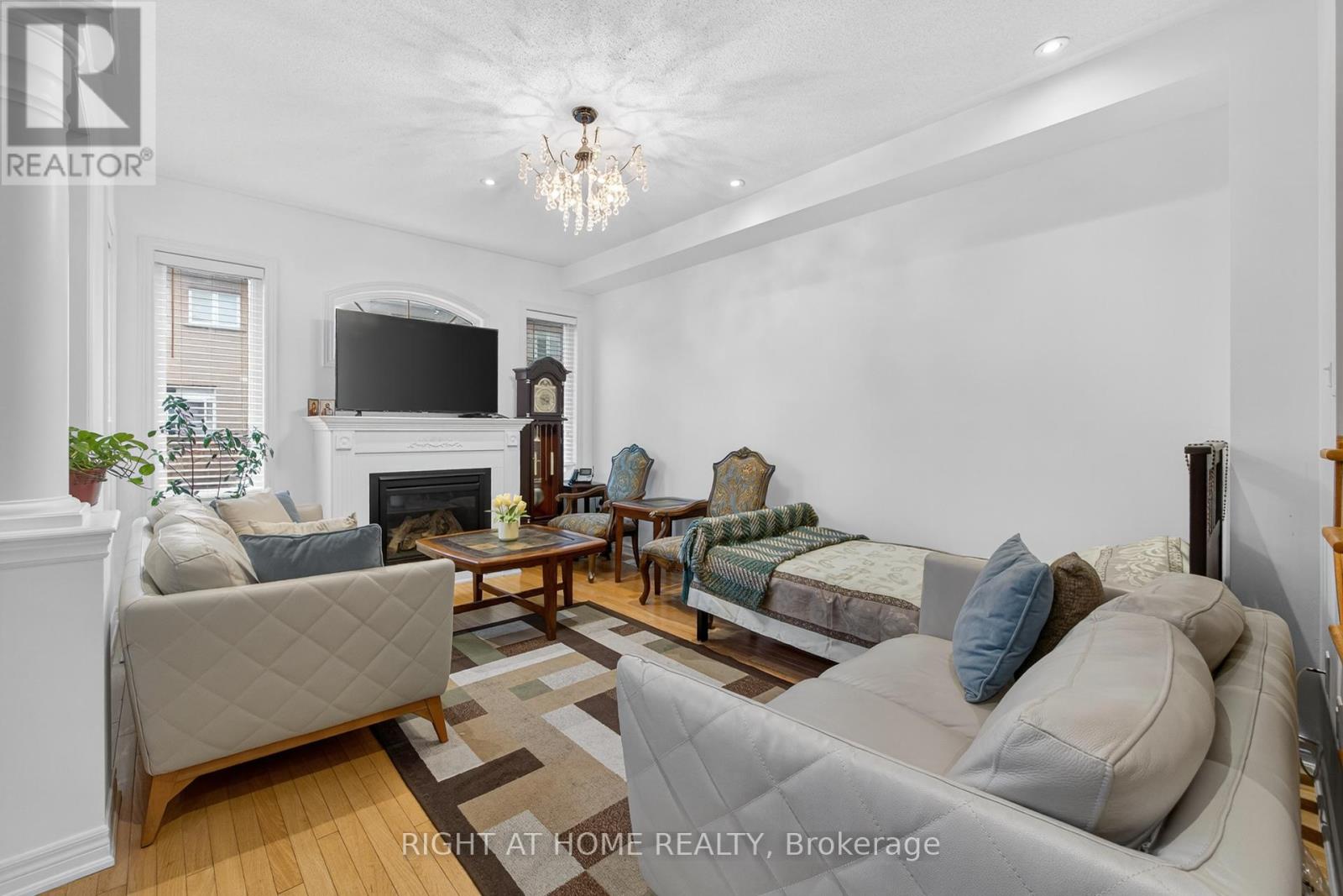 147 Betony Drive, Richmond Hill, Ontario  L4E 0P3 - Photo 9 - N12371825