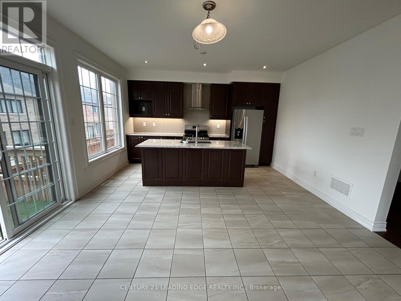 25 Beebalm Lane, East Gwillimbury, Ontario  L9N 0T4 - Photo 7 - N12371843