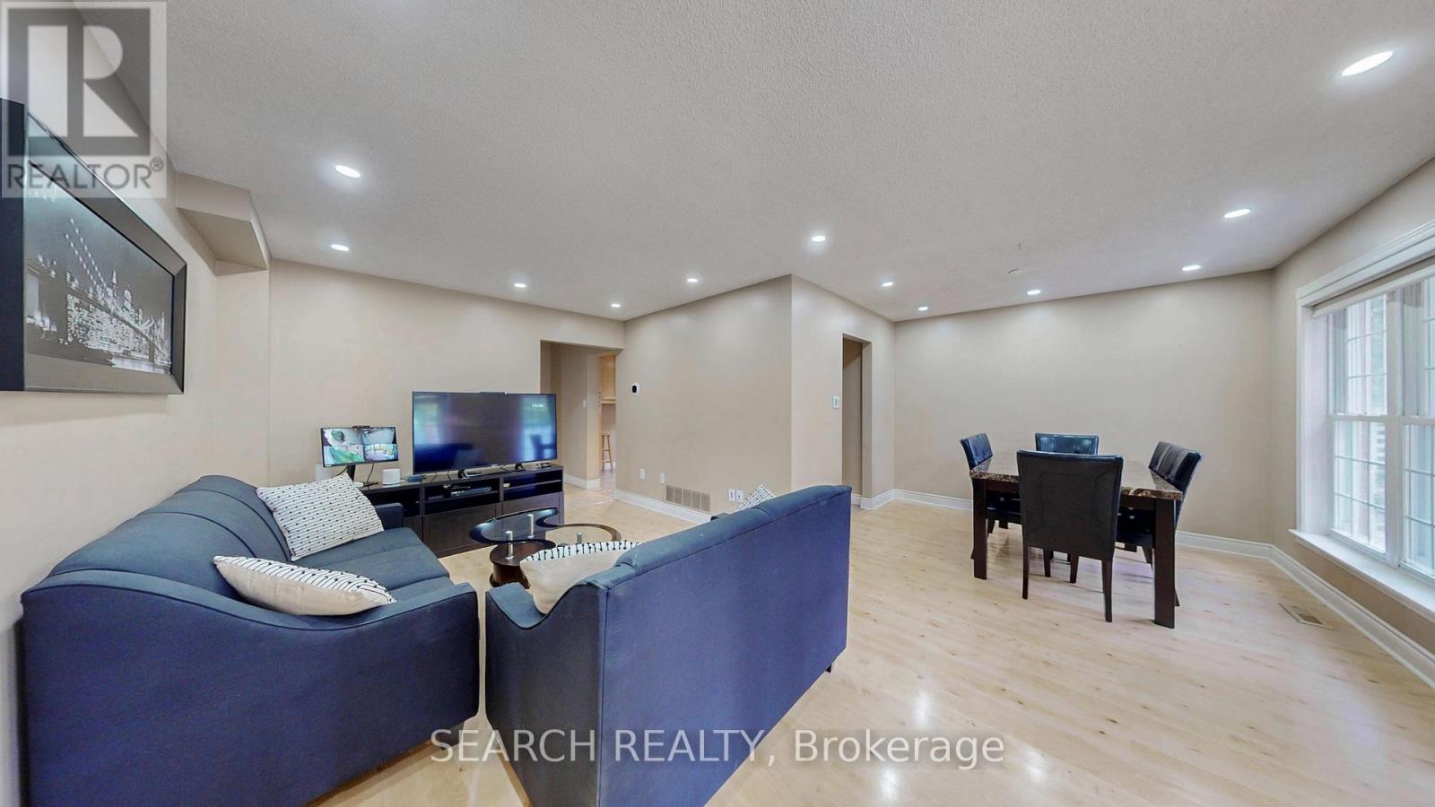 163 Simmons Boulevard, Brampton, Ontario  L6V 3Y2 - Photo 4 - W12371800