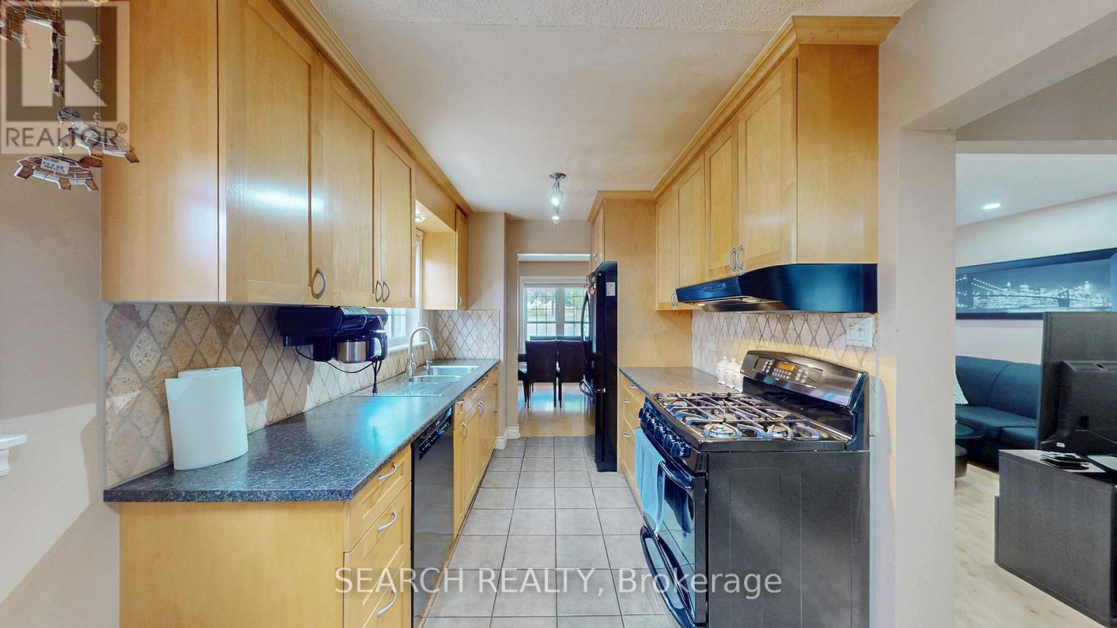 163 Simmons Boulevard, Brampton, Ontario  L6V 3Y2 - Photo 6 - W12371800