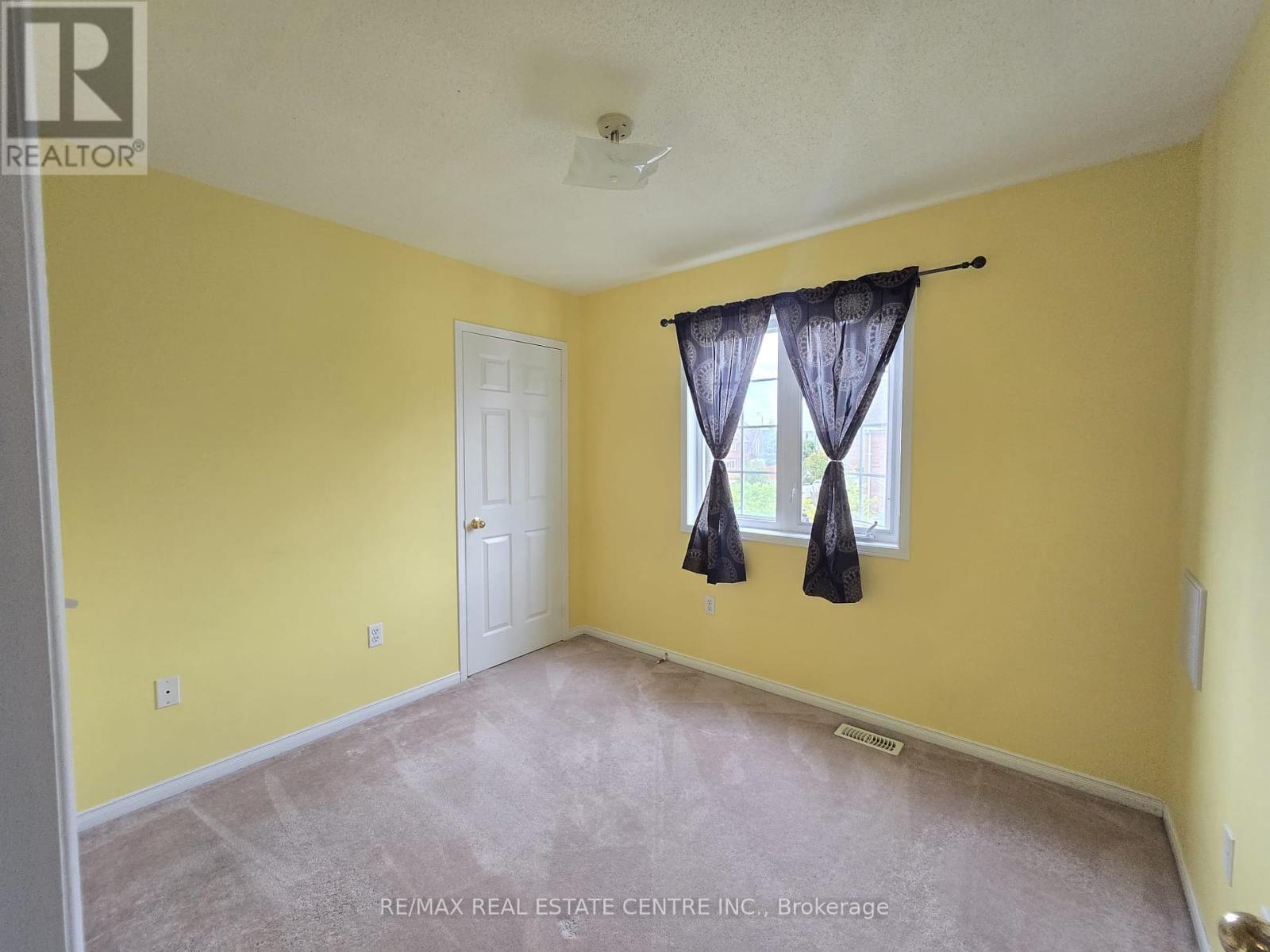 5054 Intrepid Drive, Mississauga, Ontario  L5M 8A5 - Photo 12 - W12370296