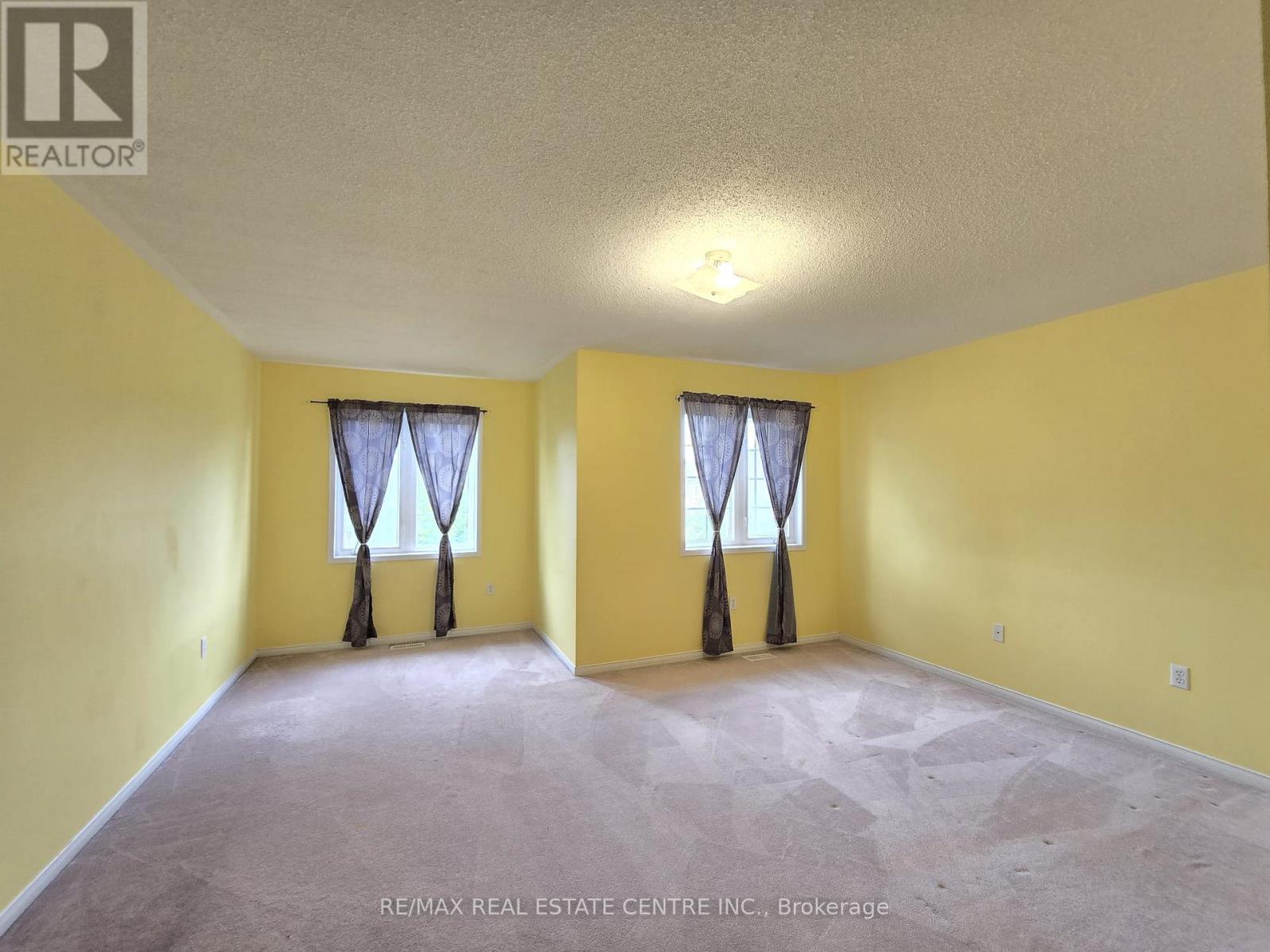 5054 Intrepid Drive, Mississauga, Ontario  L5M 8A5 - Photo 9 - W12370296