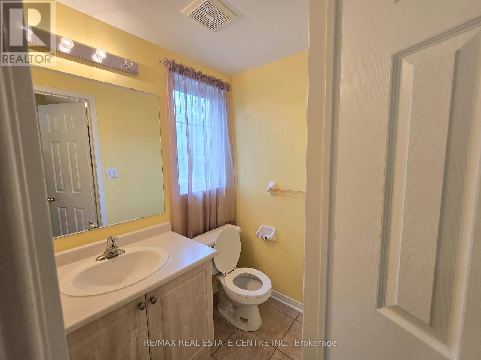 5054 Intrepid Drive, Mississauga, Ontario  L5M 8A5 - Photo 17 - W12370296