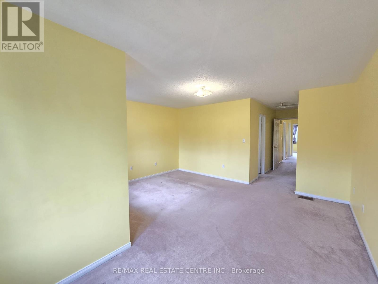 5054 Intrepid Drive, Mississauga, Ontario  L5M 8A5 - Photo 10 - W12370296