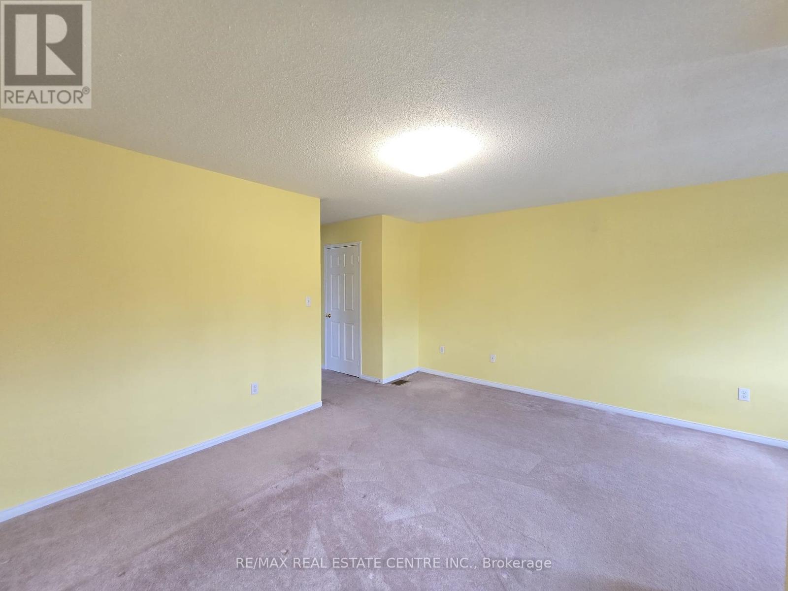 5054 Intrepid Drive, Mississauga, Ontario  L5M 8A5 - Photo 11 - W12370296