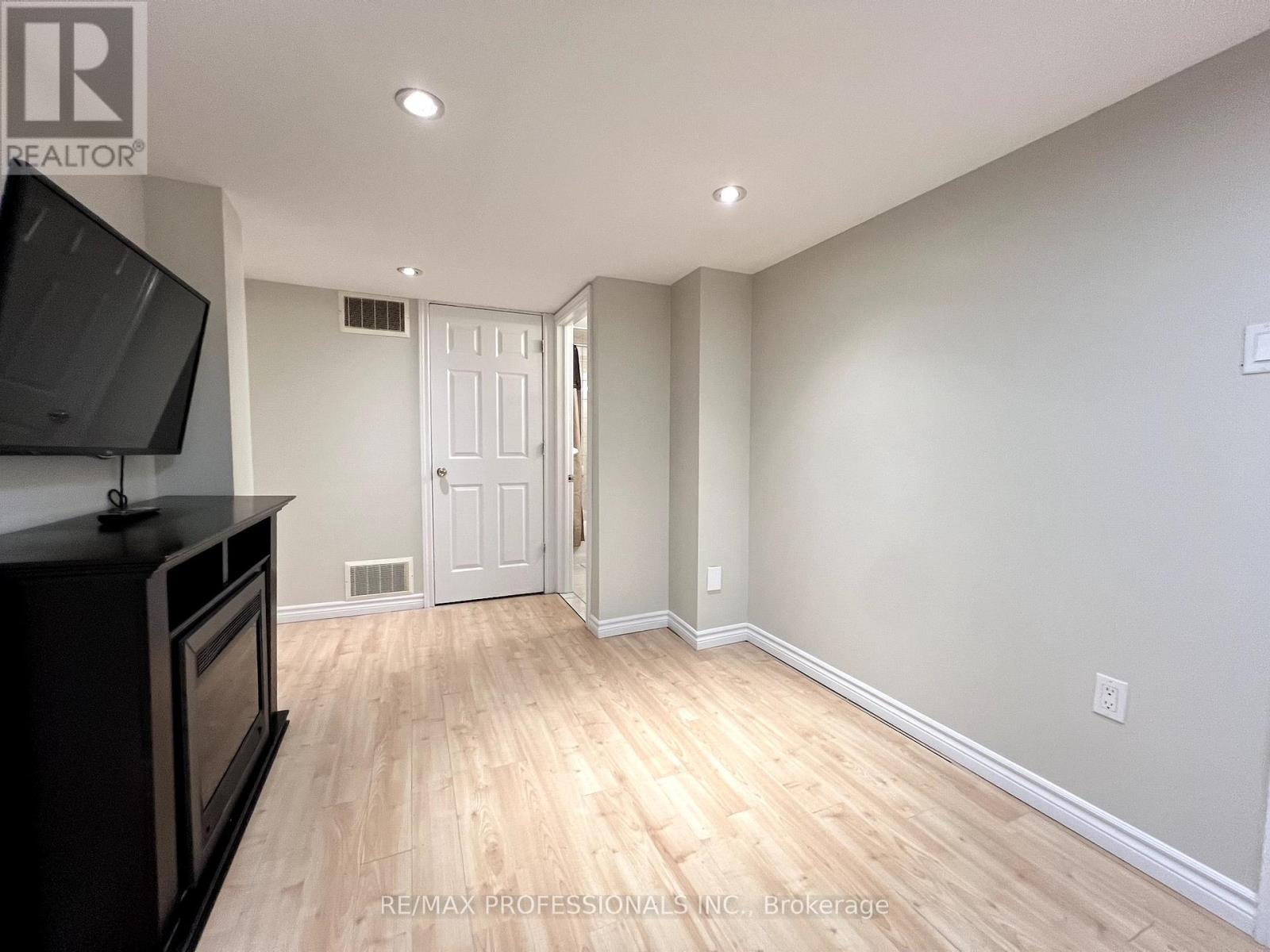 Basement - 3866 Freeman Terrace, Mississauga, Ontario  L5M 6P7 - Photo 9 - W12371848
