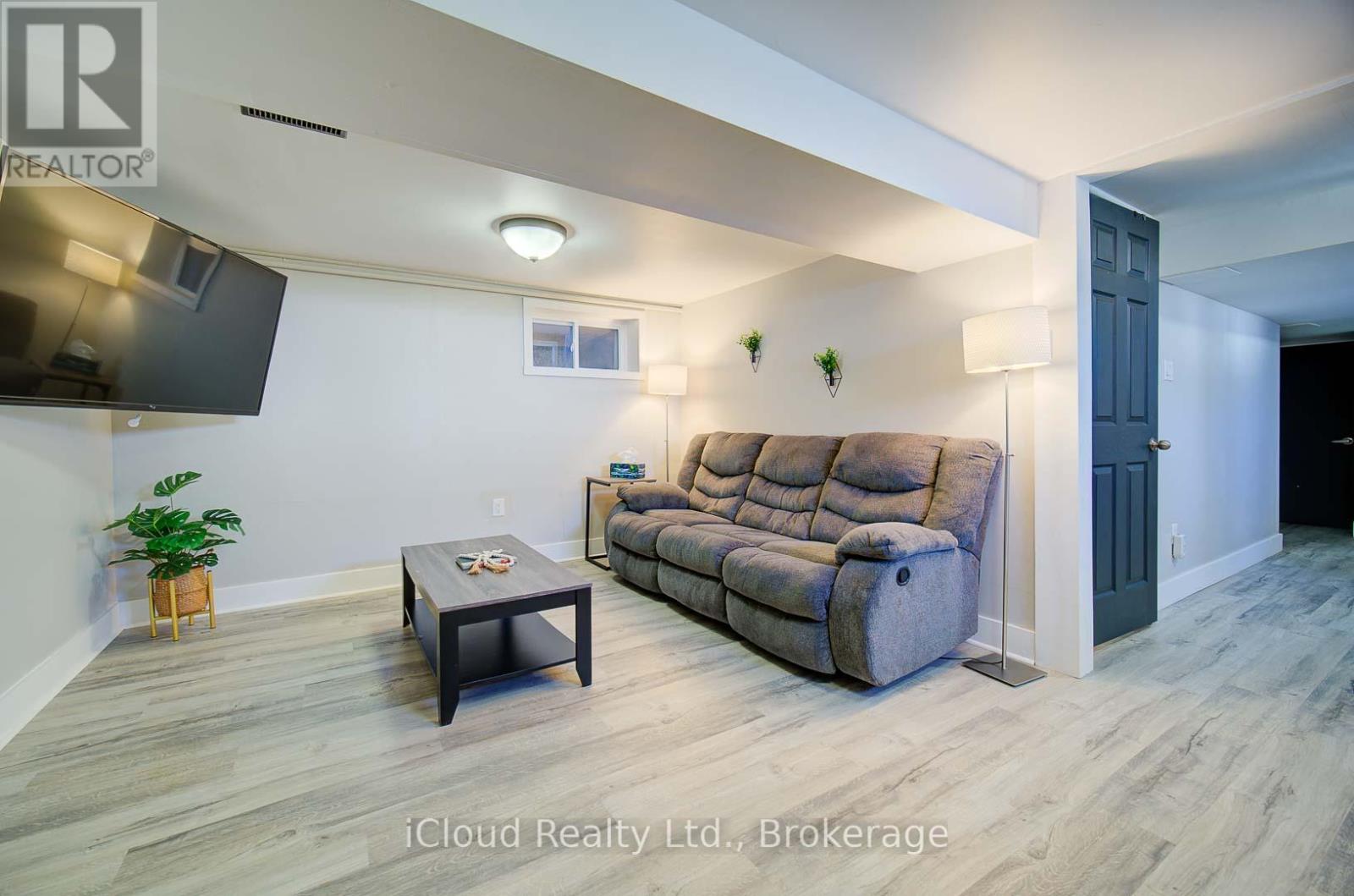 425 English Street, London East, Ontario  N5W 3T4 - Photo 19 - X12358239