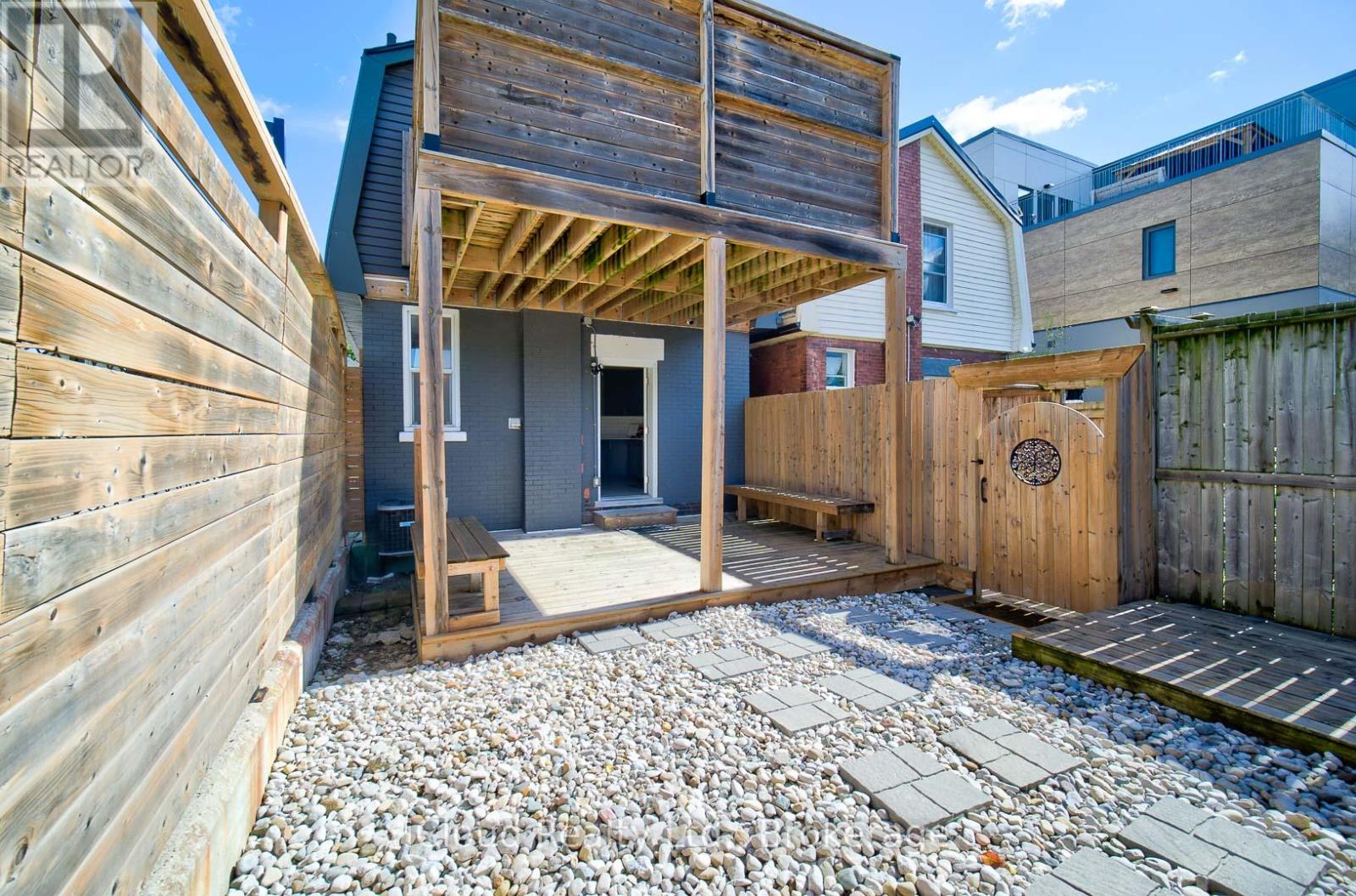 425 English Street, London East, Ontario  N5W 3T4 - Photo 3 - X12358239