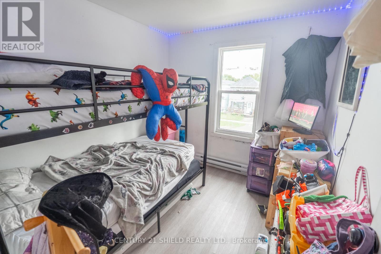 314 Guy Street, Cornwall, Ontario  K6H 4V2 - Photo 3 - X12371868